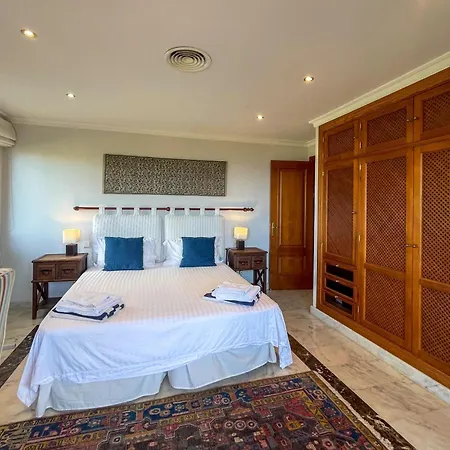 Del Gato Villa